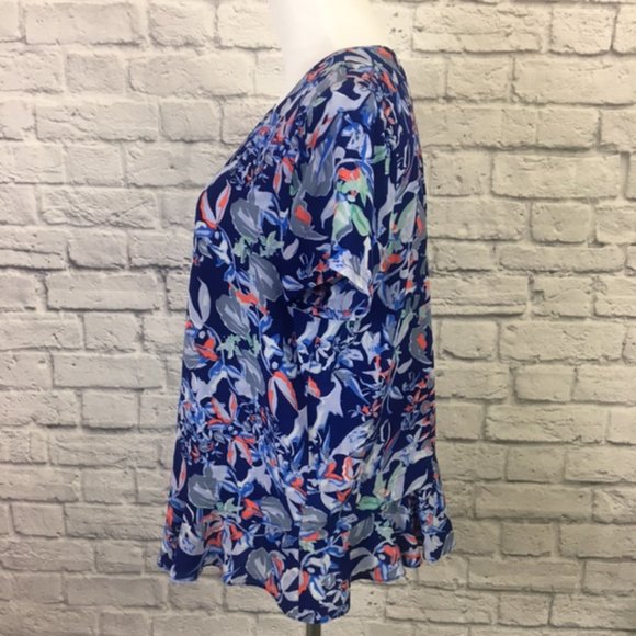 LAST CALL!! Silk Floral Top w/back zip - Picture 3 of 9